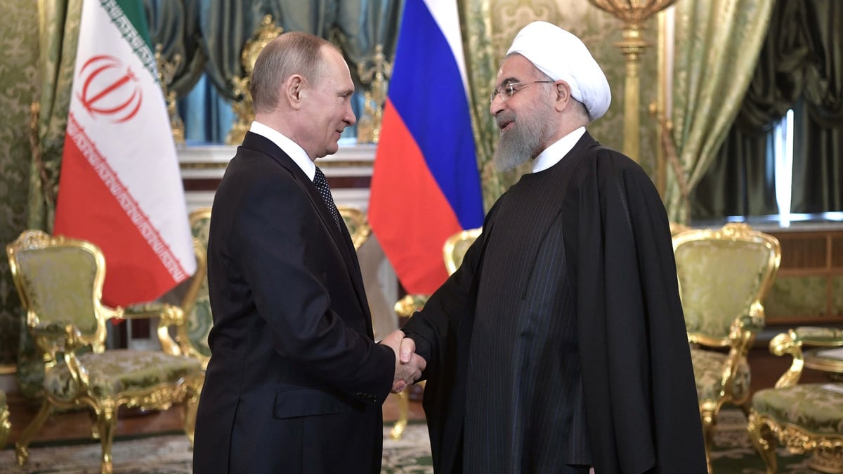 Putin Backs Iran as Araghchi Visits St. Petersburg