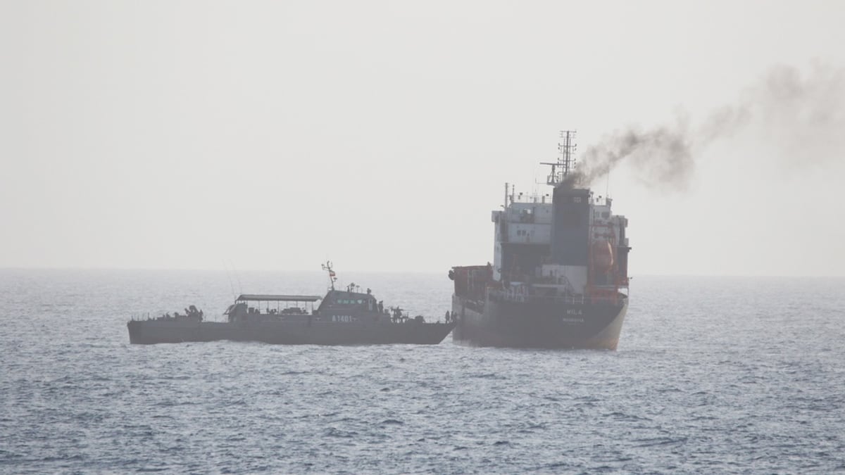 US Navy Strikes Disable Two Iranian Tankers in Gulf of Oman