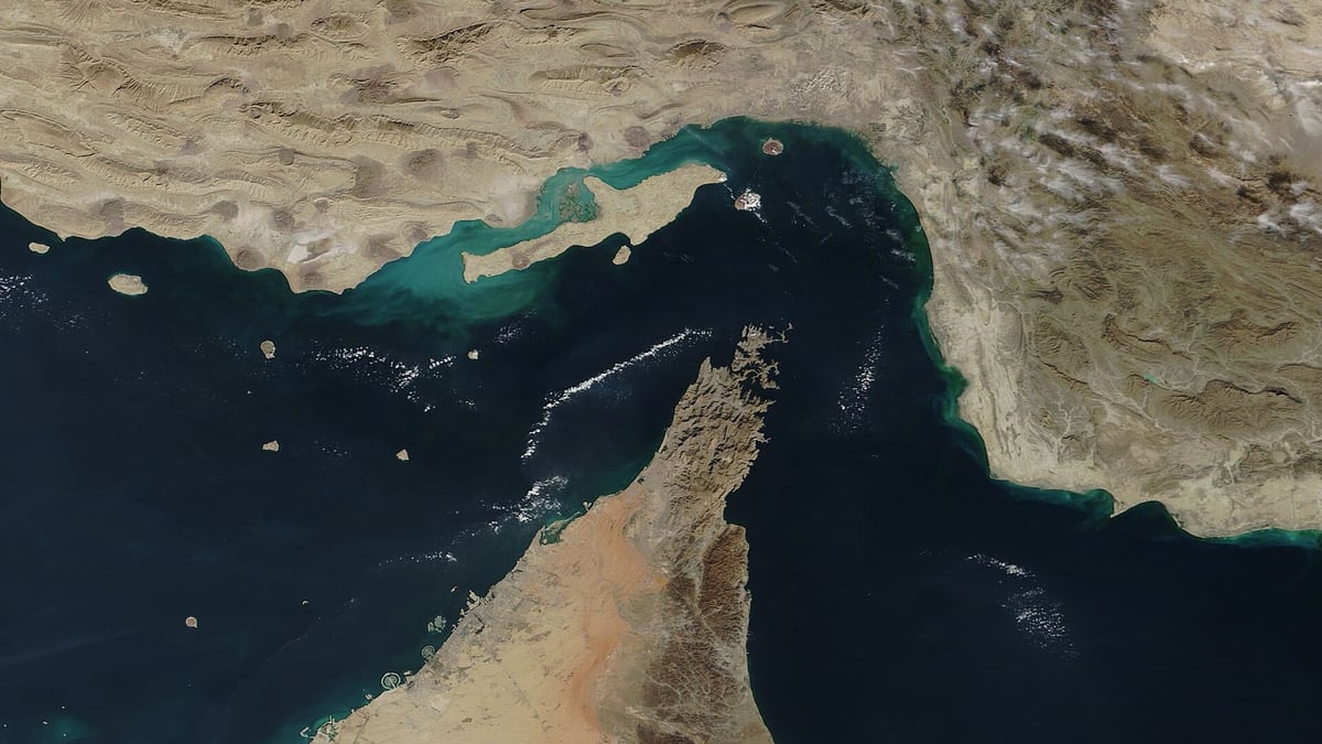 Qatar LNG Tanker Clears Hormuz in Wartime First, Hours Before Strike off Doha