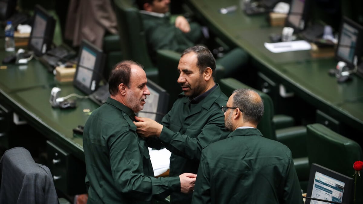 IRGC Stages 'Martyr Commander' War Drills Near Tehran