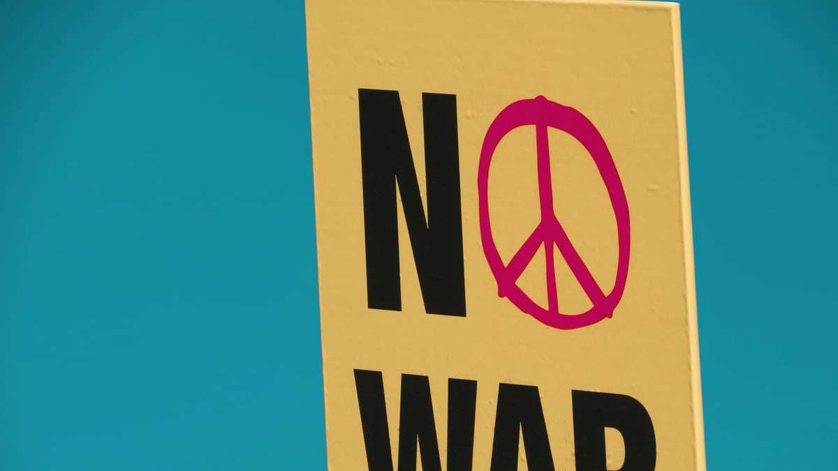 House GOP yanks Iran war powers vote as Democrats close in