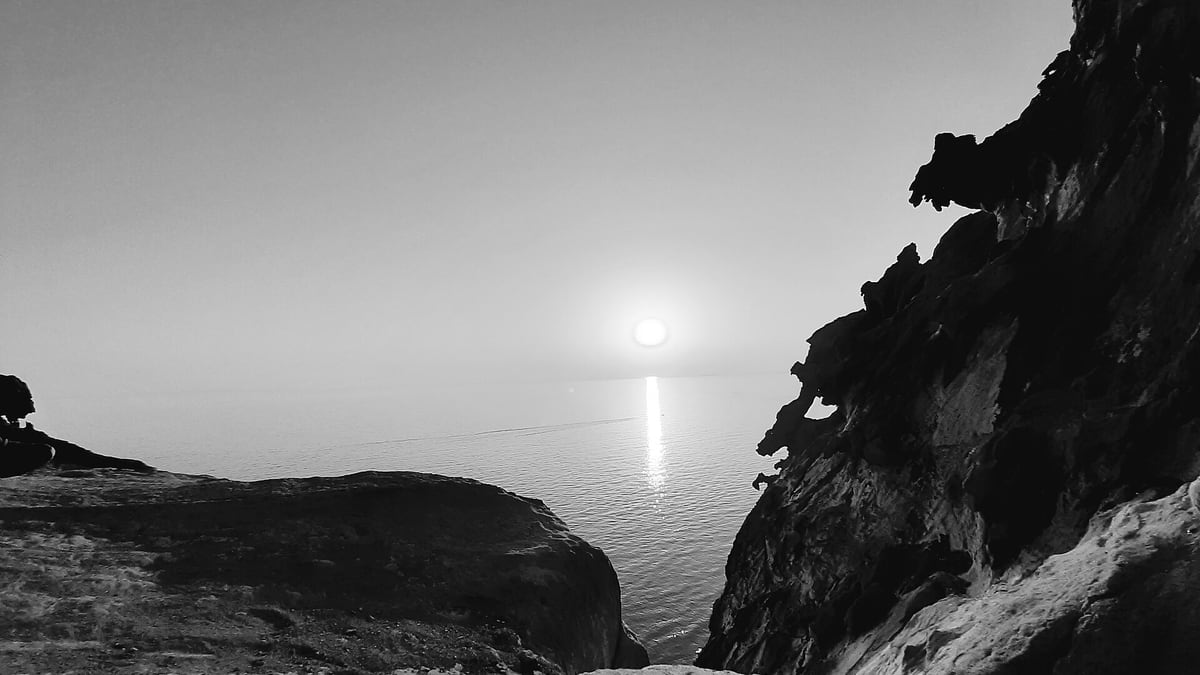 IRGC claims 25 ships crossed Hormuz under Iranian coordination