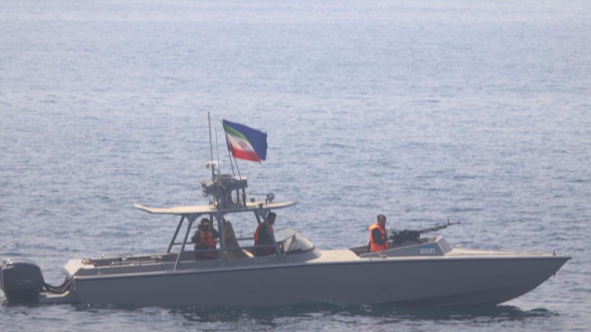 IRGC Says 15 Ships Passed Hormuz With Its Permission