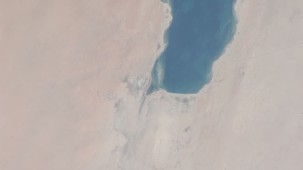 Riyadh and Doha Carry Sunday's Silence Into the Hormuz File