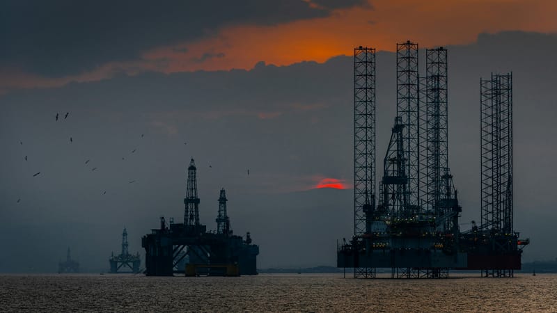 Oil Enters Asia Session as Iran-US Halt Holds, Tehran Silent