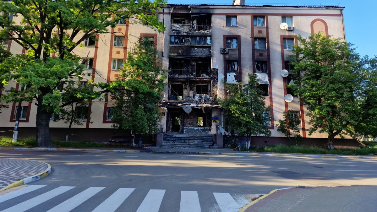 Russian Missiles Strike Kyiv, Killing Two and Wounding Six