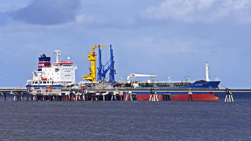 Brent Crude Nears $100 After Houthi Strikes on Saudi Tankers