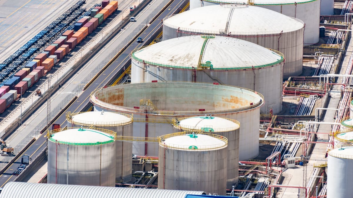 China Refiners Snap Up Russian Crude as Mideast Supply Risks Grow