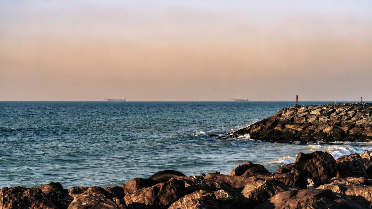 Iran Claims Control of Strait of Hormuz After Weekend Pause in Strikes