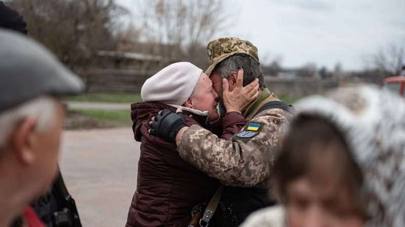 Russian Strikes Spark Kyiv Fires Ahead of Trump-Zelensky Meeting
