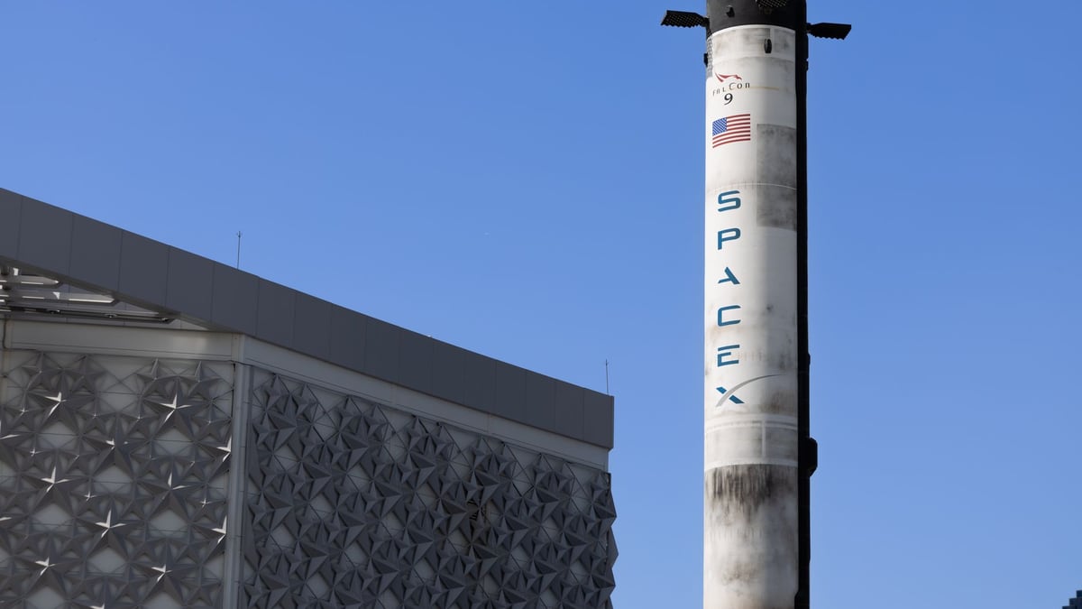 Zelenskyy Asks Trump to Unlock Musk's Starlink for Ukraine Strikes