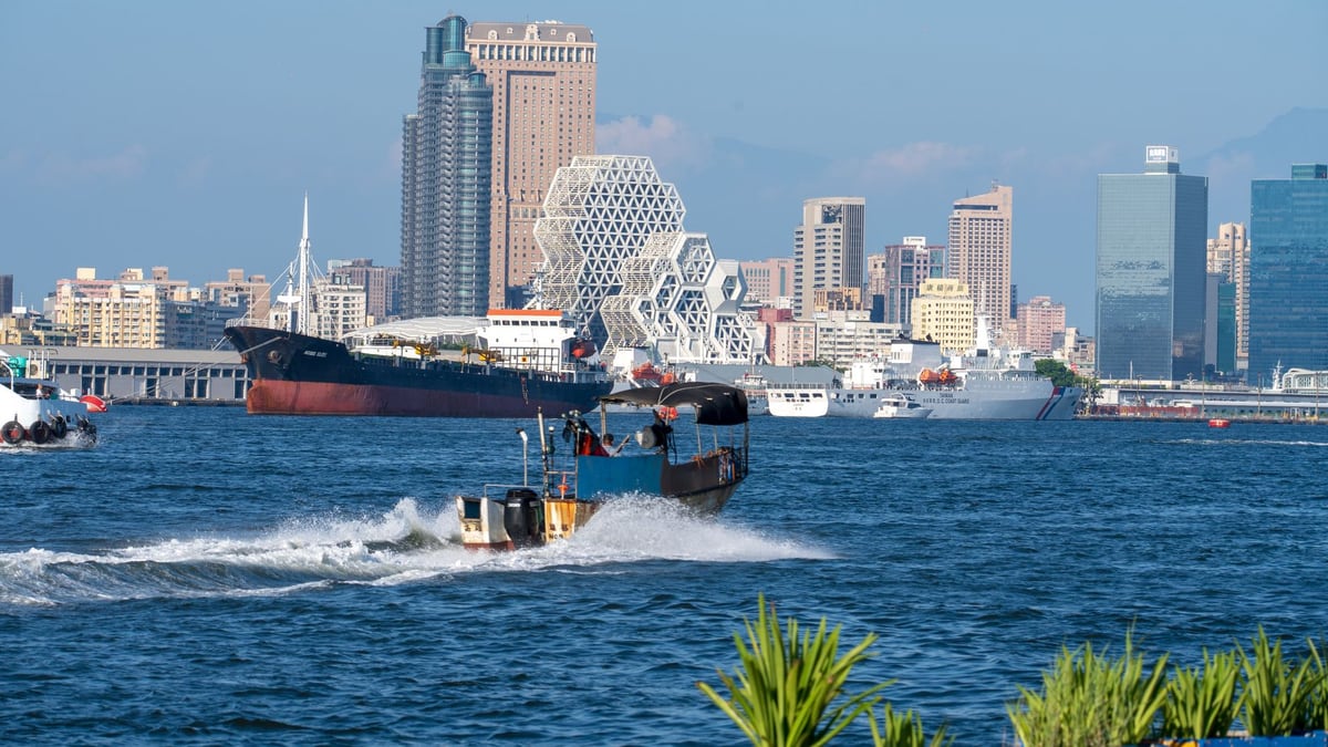 China Studies Iran's Hormuz Playbook for a Taiwan Contingency