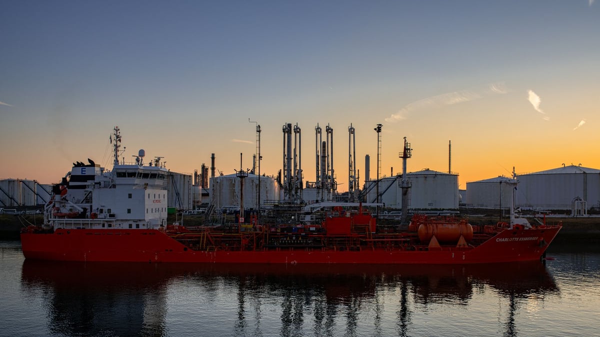 Hengli Group Named Top Buyer of Sanctioned Iranian Crude, Analysts Say