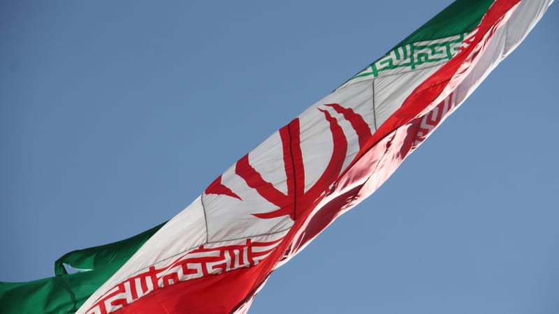 Oil Bulls Surge as Iran Deal Collapses, Hormuz Stays Restricted