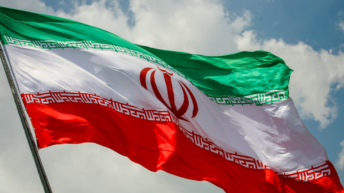 Oil Falls as U.S. Prepares to Announce New Iran Sanctions