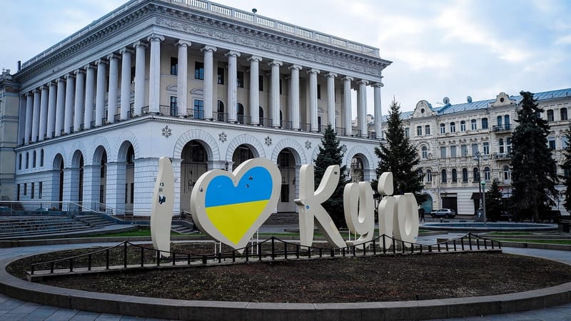 CIA Director Makes Surprise Kyiv Visit as Ukraine Pledges to Hold Fire on Moscow
