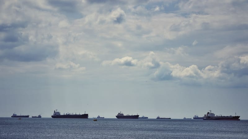 Iran Warns of Military Ship Ban in Hormuz Under Potential Oman Deal