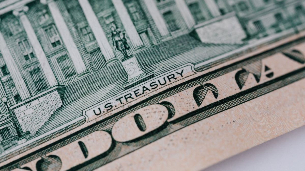 Bessent Faces G20 Test Amid Tariffs, Iran War, and Bond Turmoil