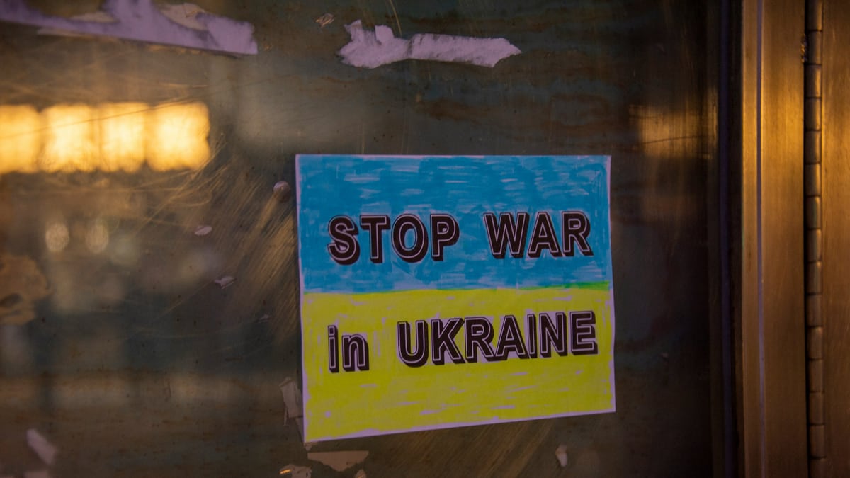 Zelenskyy Calls Air Truce as Kushner, Witkoff Fly to Kyiv via Moscow