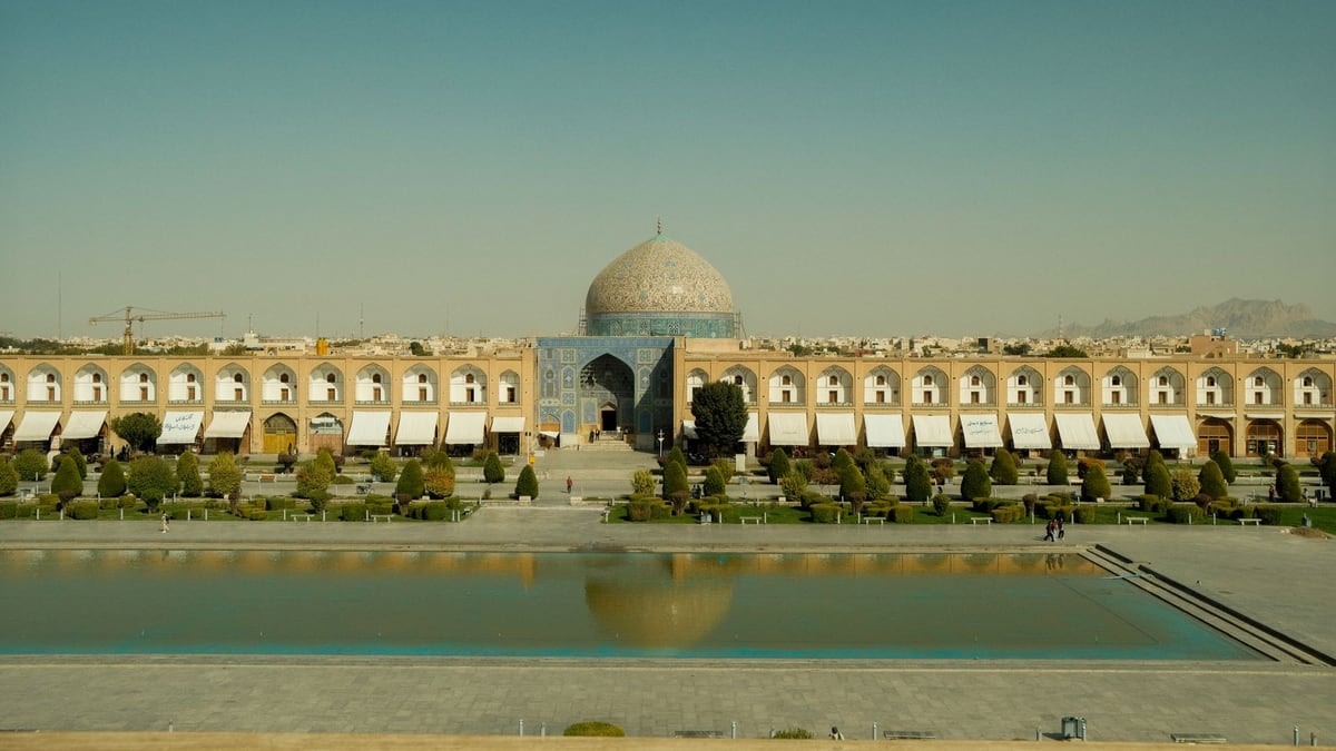 Iran's IRGC Dismisses Isfahan Nuclear Strike Reports as False
