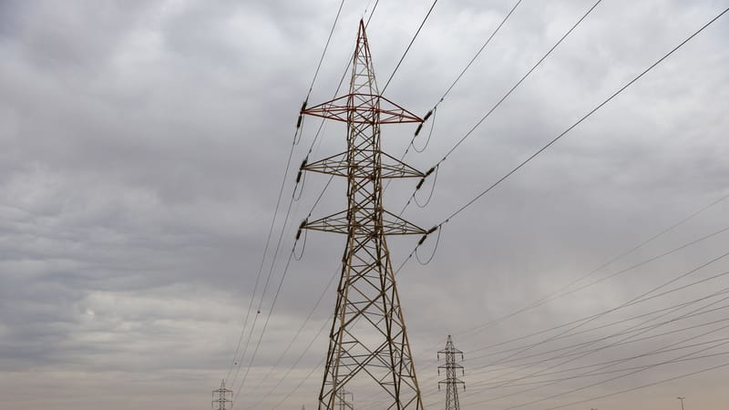 Houthi Strikes Hit Saudi Energy Sites, Wound 73 as Oil Nears $100