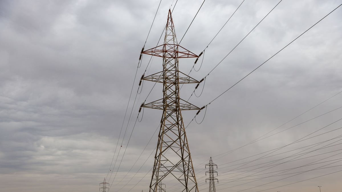 Houthi Strikes Hit Saudi Energy Sites, Wound 73 as Oil Nears $100