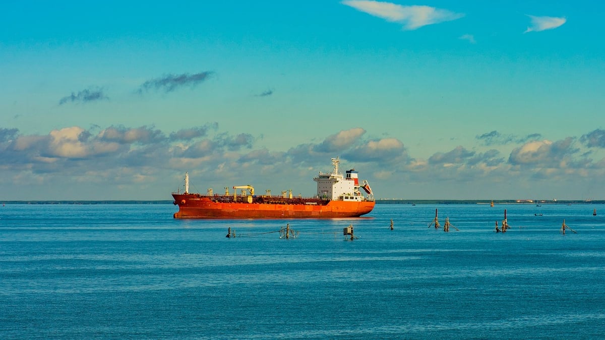 Drone Strikes Panama Tanker in Iraqi Waters, Fire Extinguished