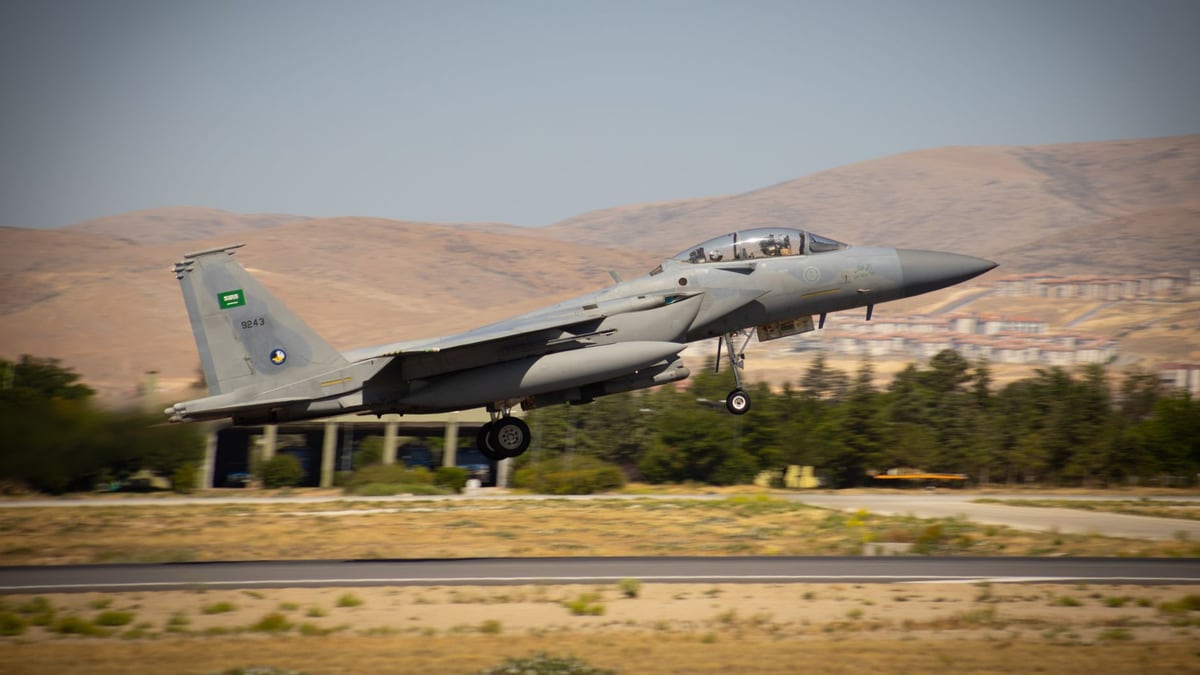 Houthis Launch Large-Scale Missile and Drone Strike on Saudi Air Base