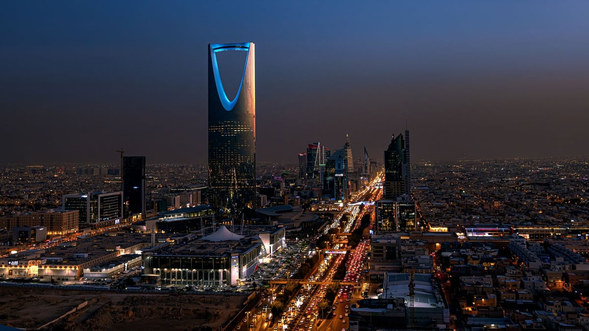 Houthis Claim Strikes on Aramco and Riyadh Airport, Flights Disrupted