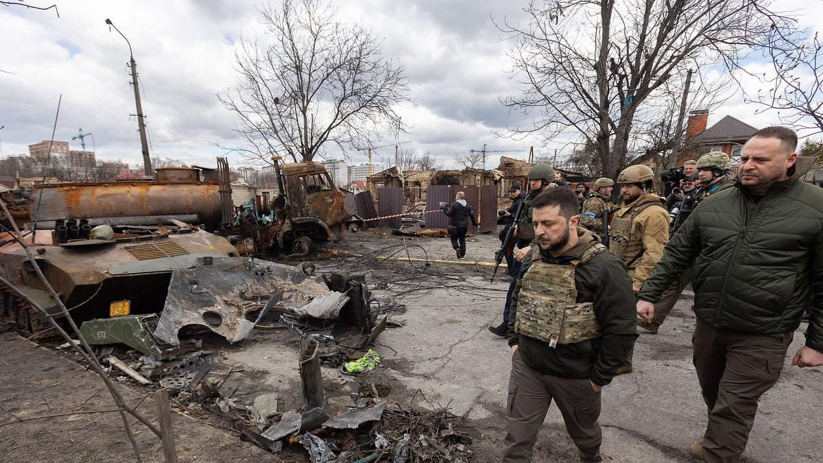 Zelensky Approves New Long-Range Operations as Russia Attacks Intensify
