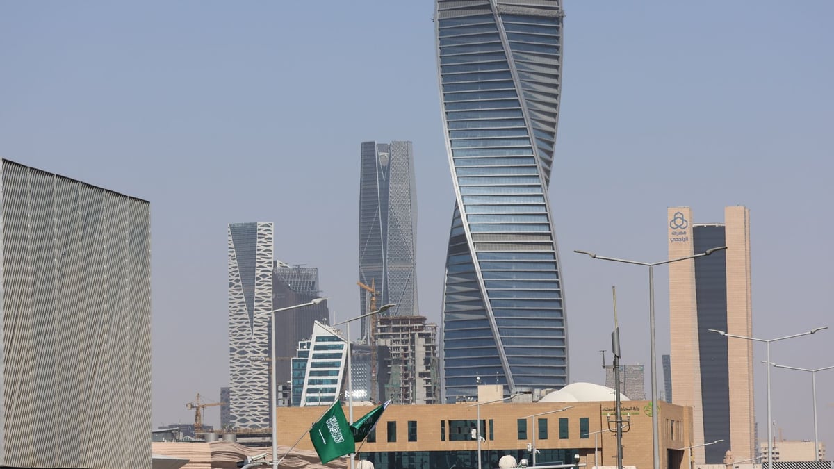 Houthi Strike Hits Saudi Capital as Oil Prices Climb