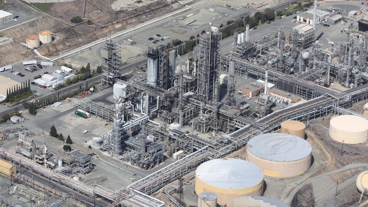 Russia's Oil Refining Capacity Shrinks as Strike Damage Sets In
