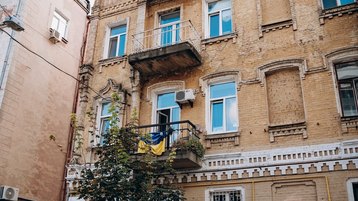 Russia Pounds Kyiv With Drones, Killing 2 Before Zelenskyy UN Address