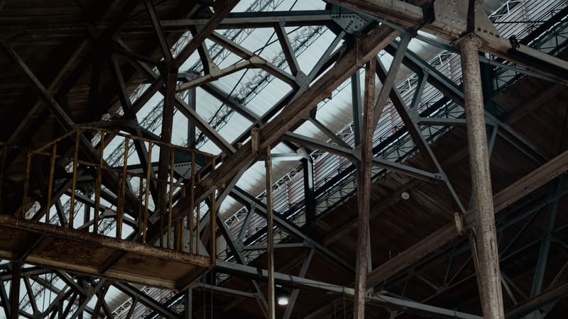 Russia Scales Up Ukraine Strikes as Top Steelmaker Halts Operations