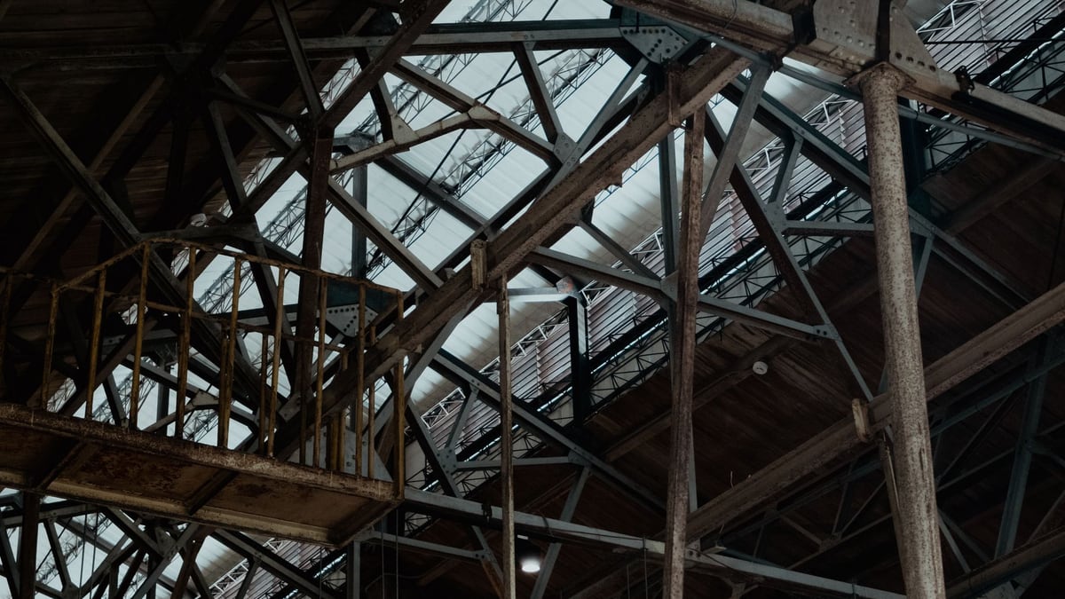 Russia Scales Up Ukraine Strikes as Top Steelmaker Halts Operations