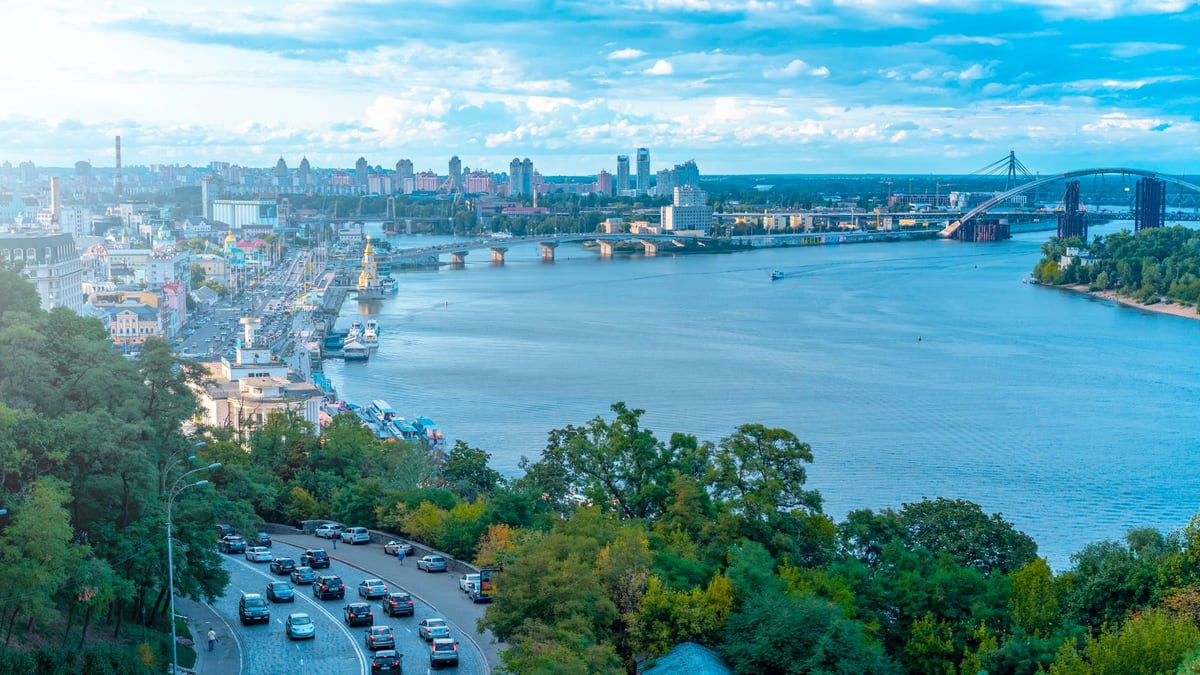 Russia Hits Second Kyiv Bridge as Strike Exchange Kills Five