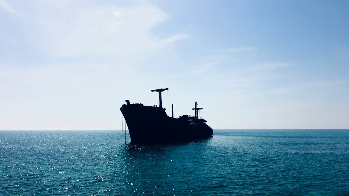 Container Ship Sinks Near Strait of Hormuz Amid Iranian Attack Surge