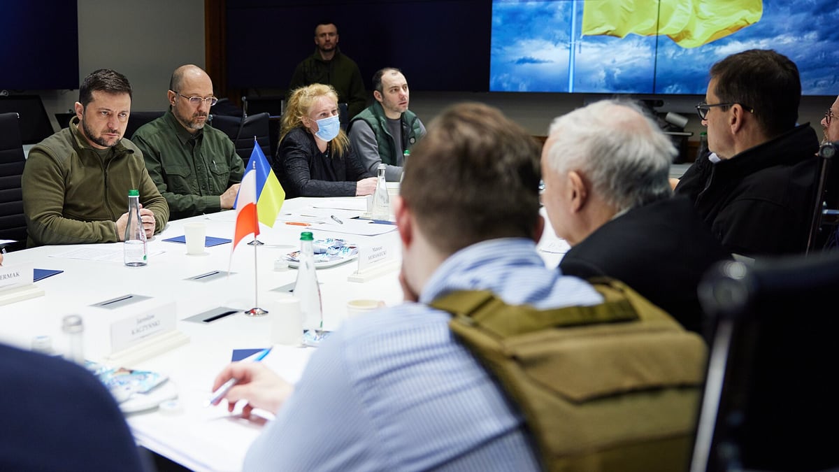 Zelensky Presses Allies to Enforce Russia Sanctions as Trump Weighs Review