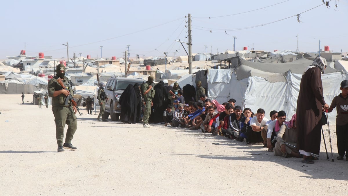 Houthis Strike Yemen Camp, Killing and Wounding at Least 40