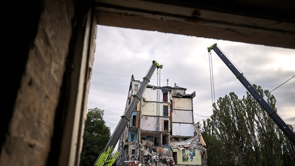 Ukraine Rejects 'Appeasement' as Russian Strikes Kill Nine in Kyiv