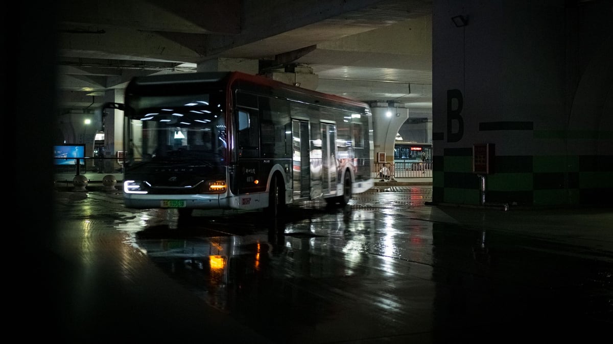 Kim Jong Un Tours Chinese Bus Factory, Signals Economic Pivot